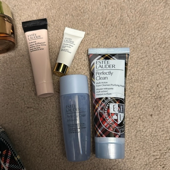 NEW Estee Lauder Skincare Set With Plaid Makeup Bag - Picture 2 of 3